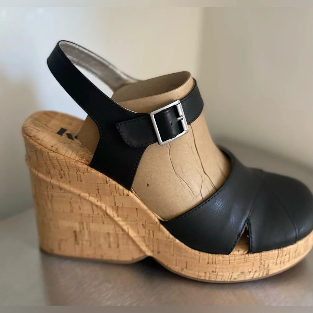 KORKS..WOMENS Black Leather Wedge Sandals
